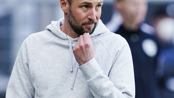 28709800-sebastian-hoeness-trainer-der-tsg-1899-hoffenheim-2pGxa89yFtec
